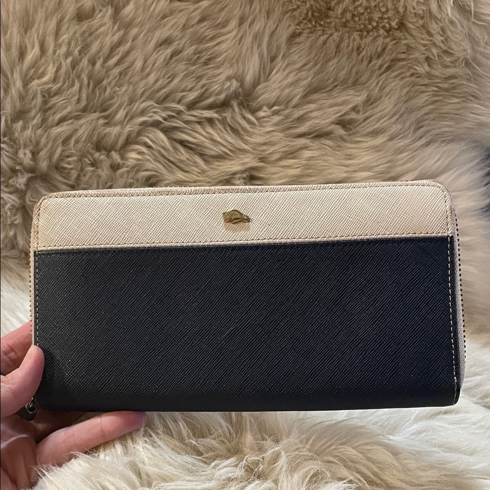 Roots Black and Cream Wallet